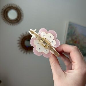 Emi Jay Cream Puff Clip